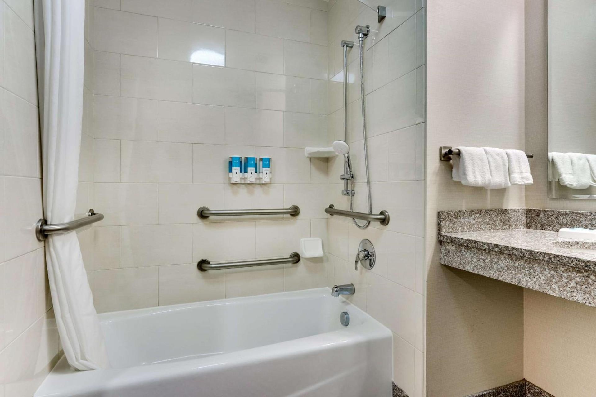 Drury Inn & Suites Orlando near Universal Orlando Resort photo 31