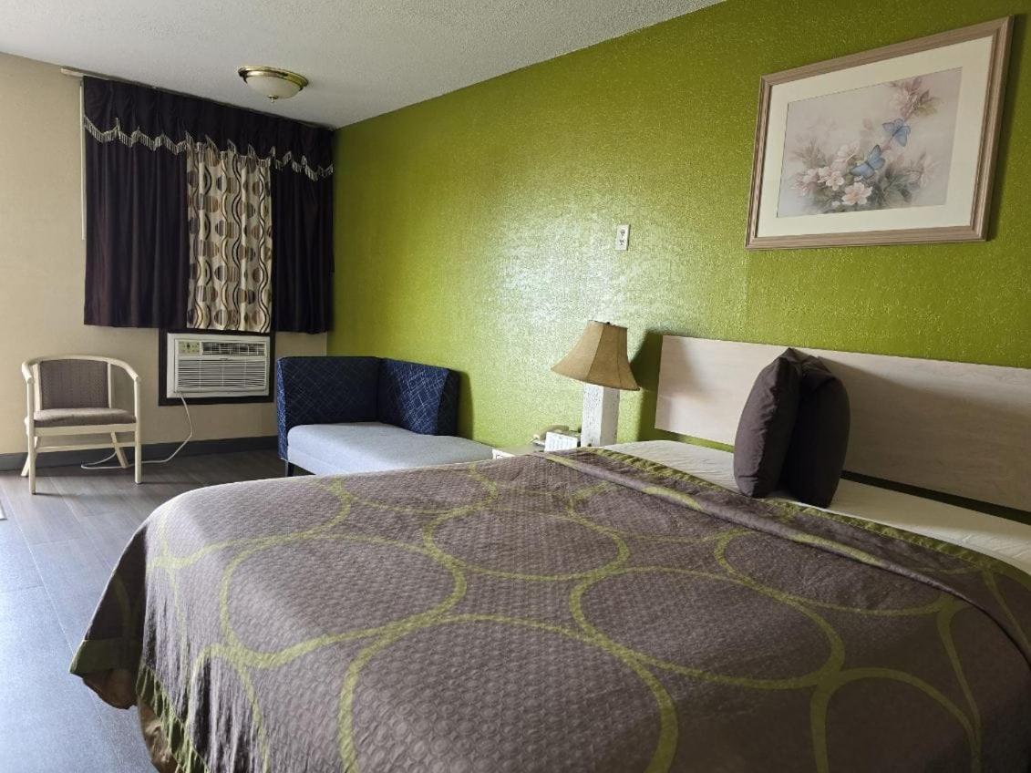 Lodge USA Motel photo 26