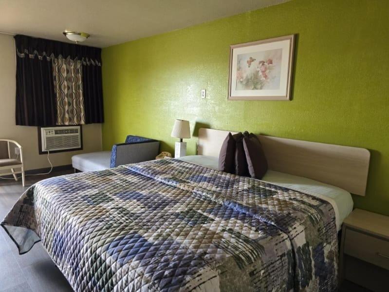 Lodge USA Motel photo 10