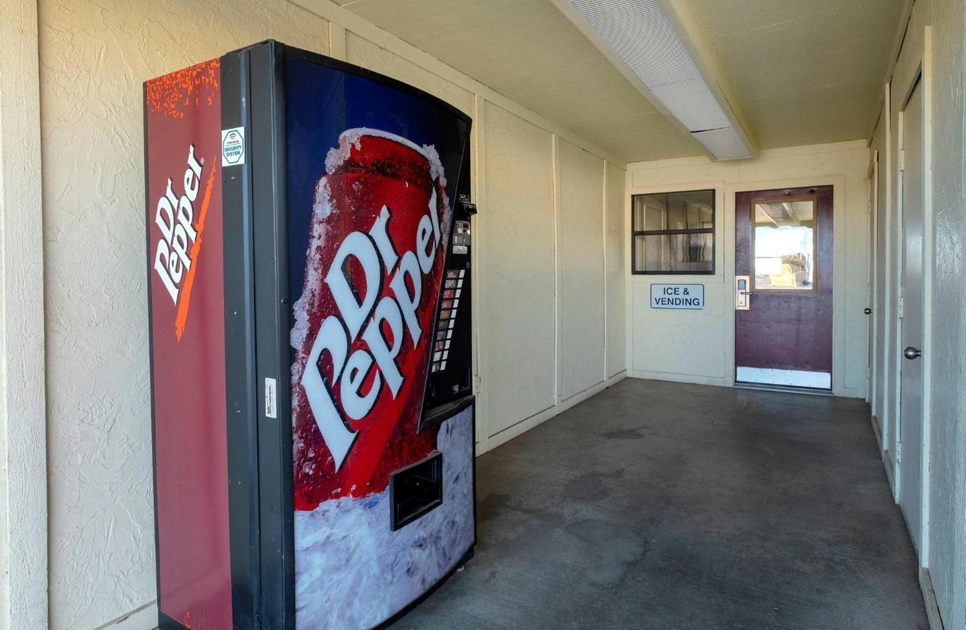 Econo Lodge Childress photo 25