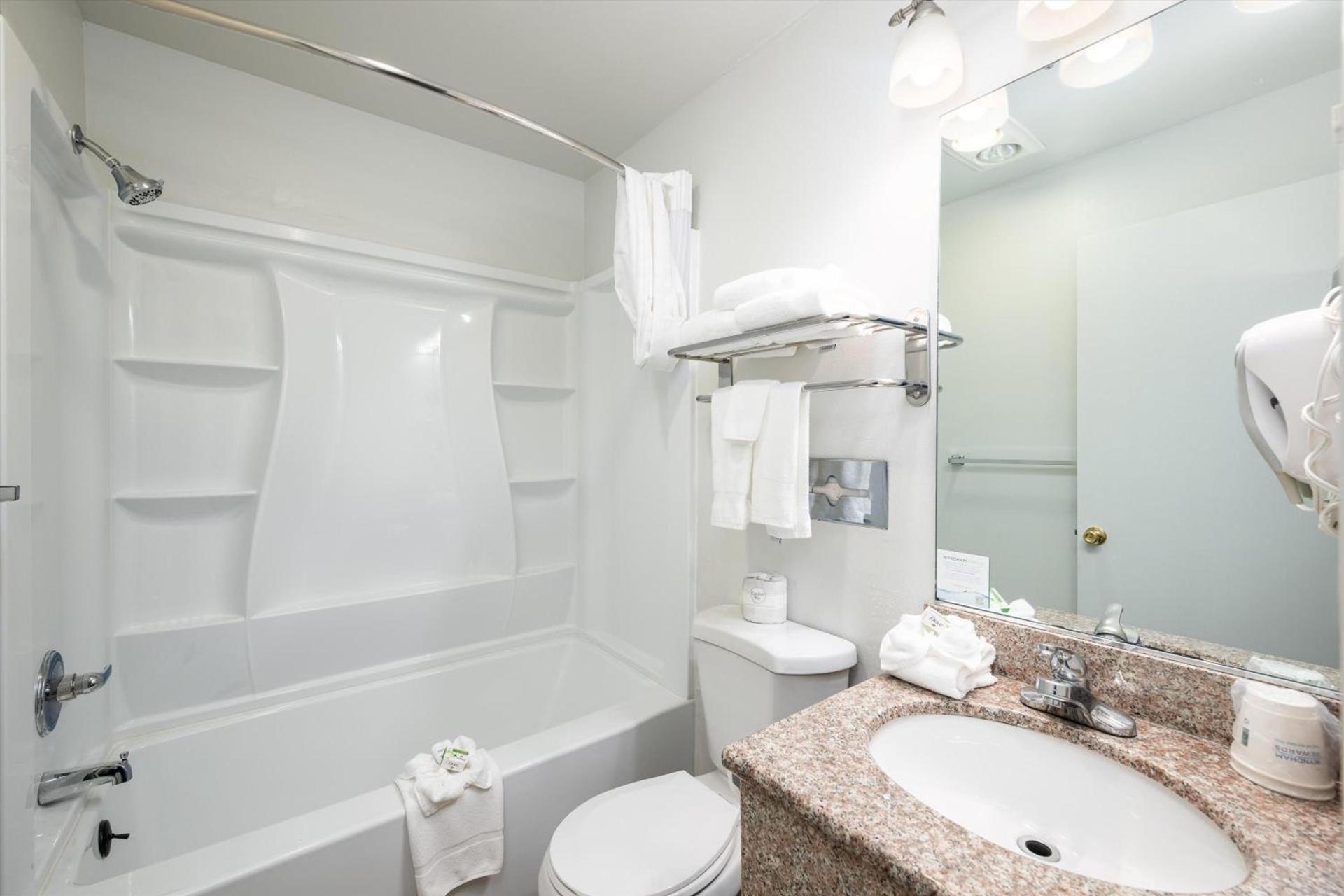 Baymont INN & Suites by Wyndham photo 39