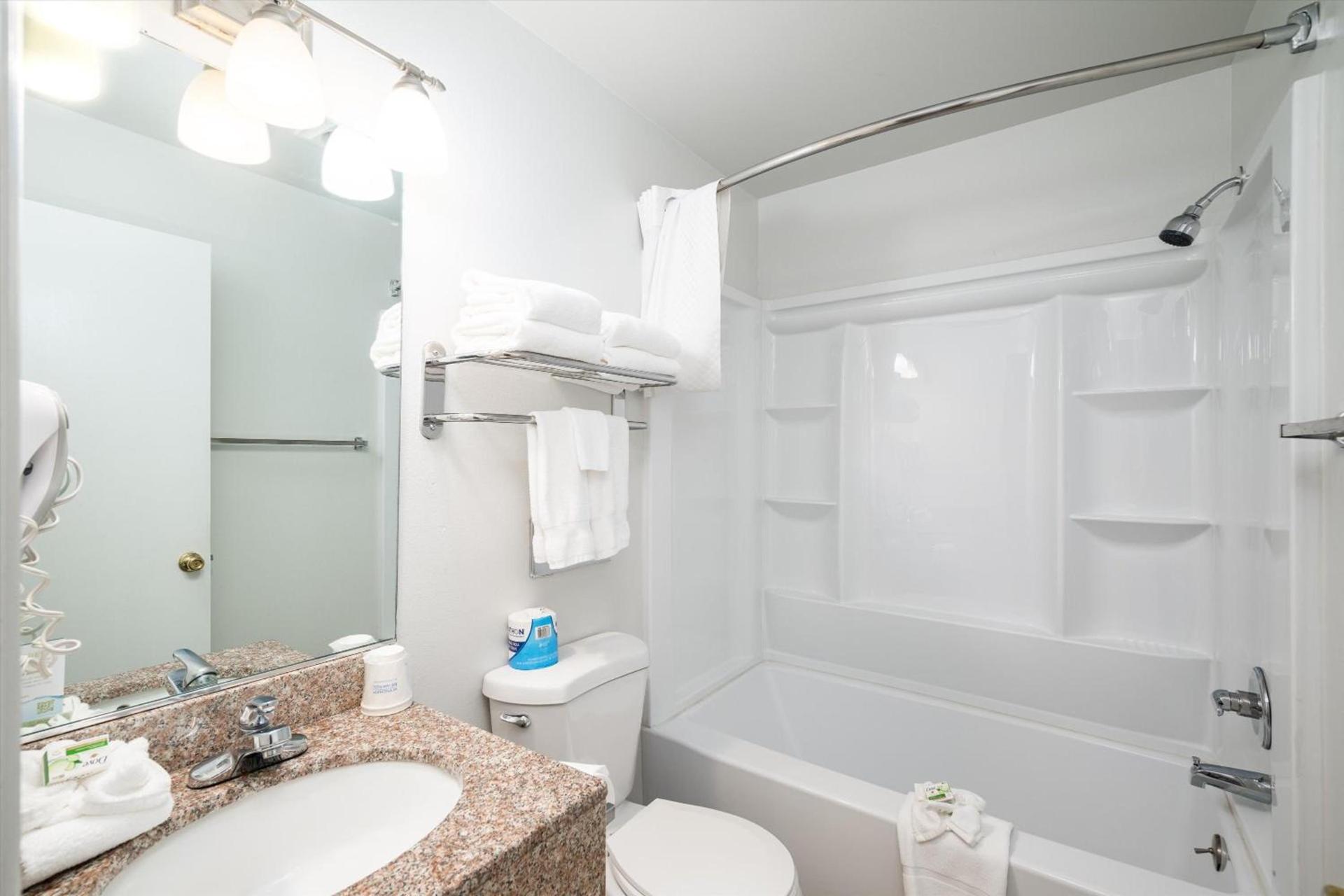 Baymont INN & Suites by Wyndham photo 35