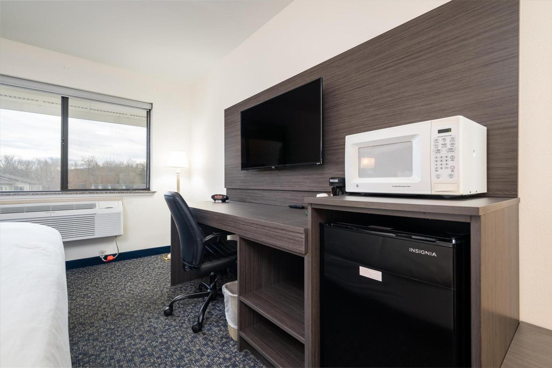 Baymont INN & Suites by Wyndham photo 40