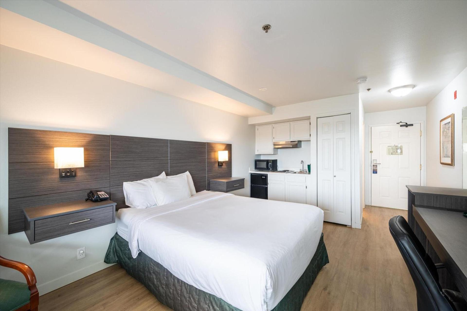 Baymont INN & Suites by Wyndham photo 44