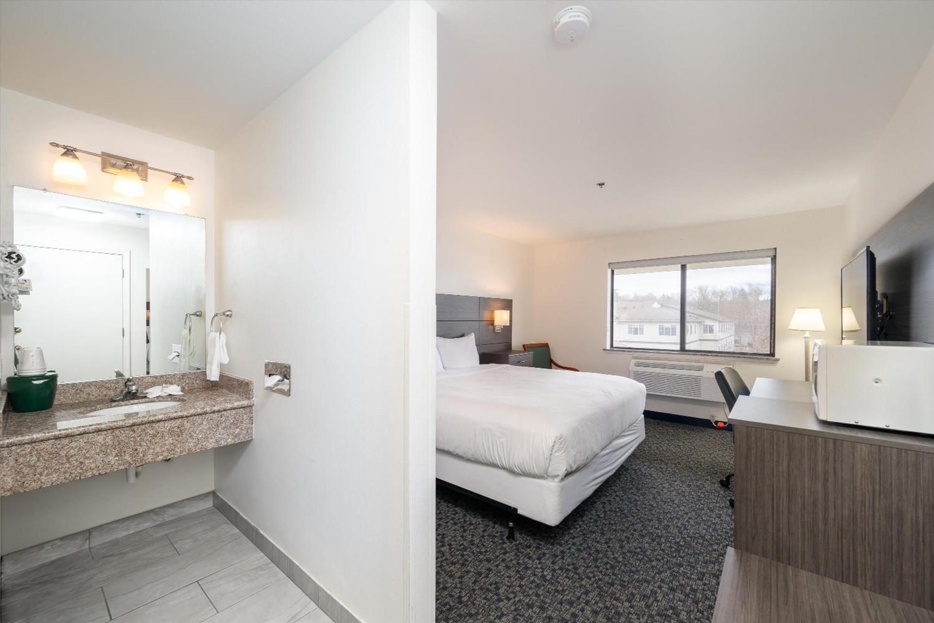 Baymont INN & Suites by Wyndham photo 47