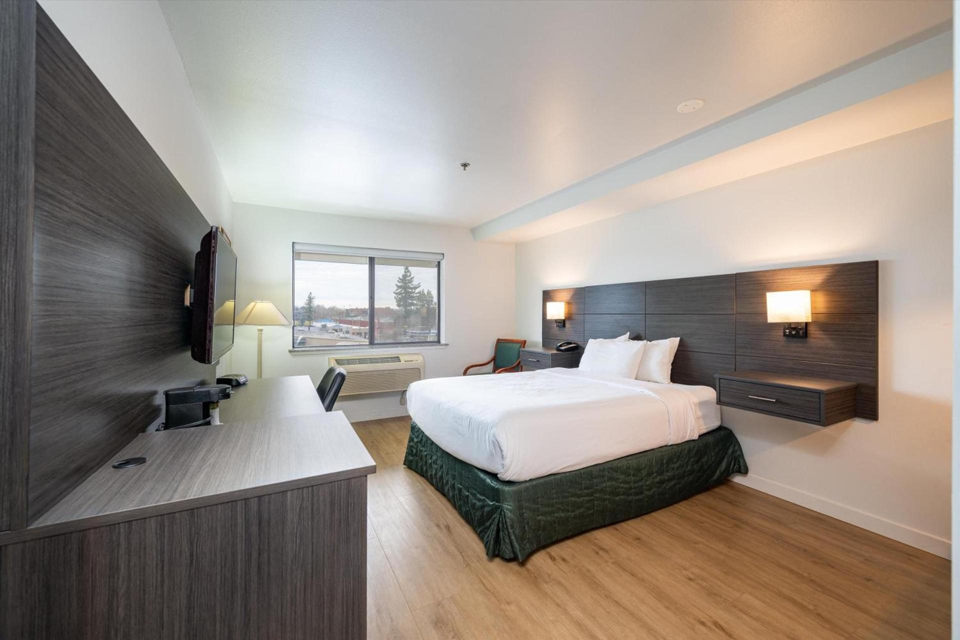 Baymont INN & Suites by Wyndham photo 53