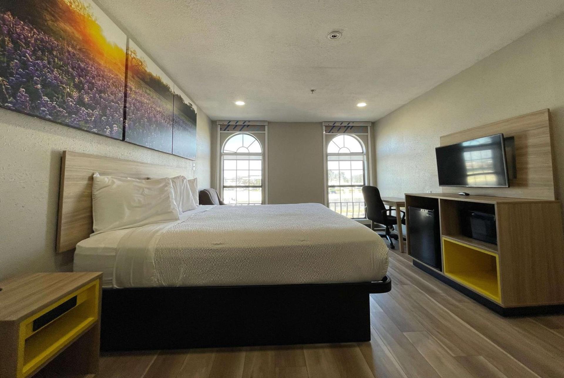 Days Inn by Wyndham Near Seaworld San Antonio photo 7