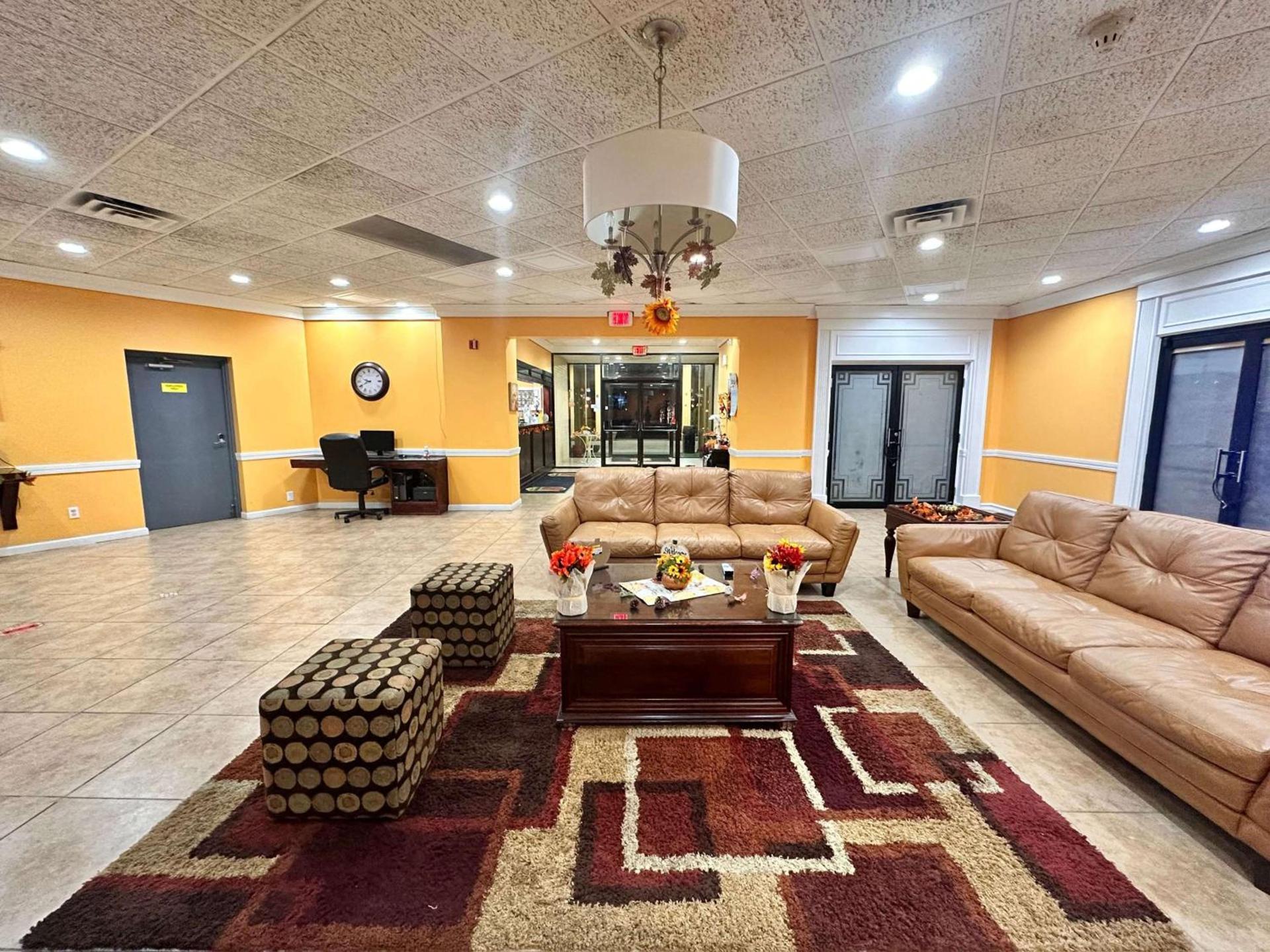 Super 8 by Wyndham Harrison OH photo 12