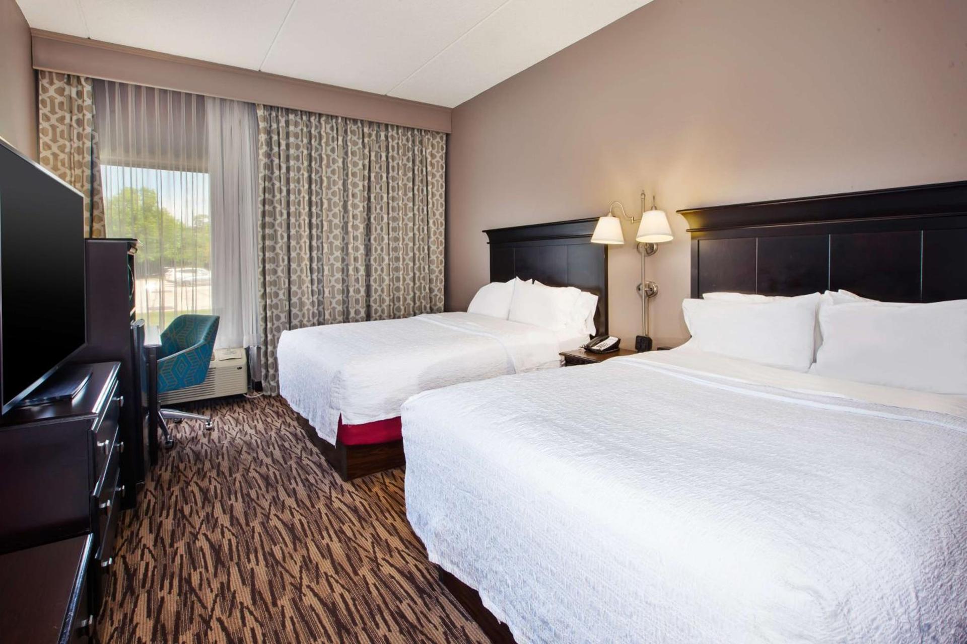 Hampton Inn & Suites Cleveland-Airport/Middleburg Heights photo 40