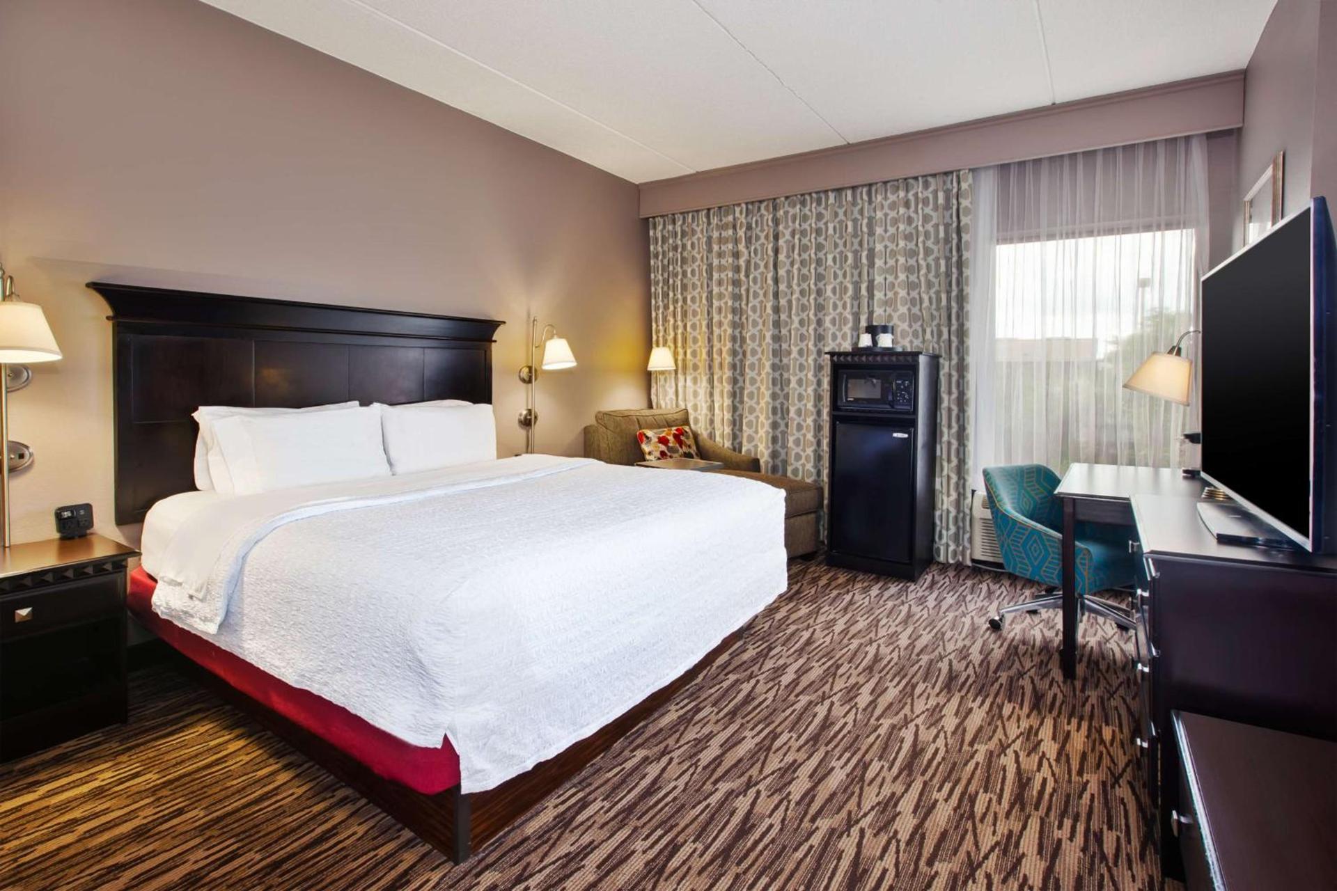 Hampton Inn & Suites Cleveland-Airport/Middleburg Heights photo 41