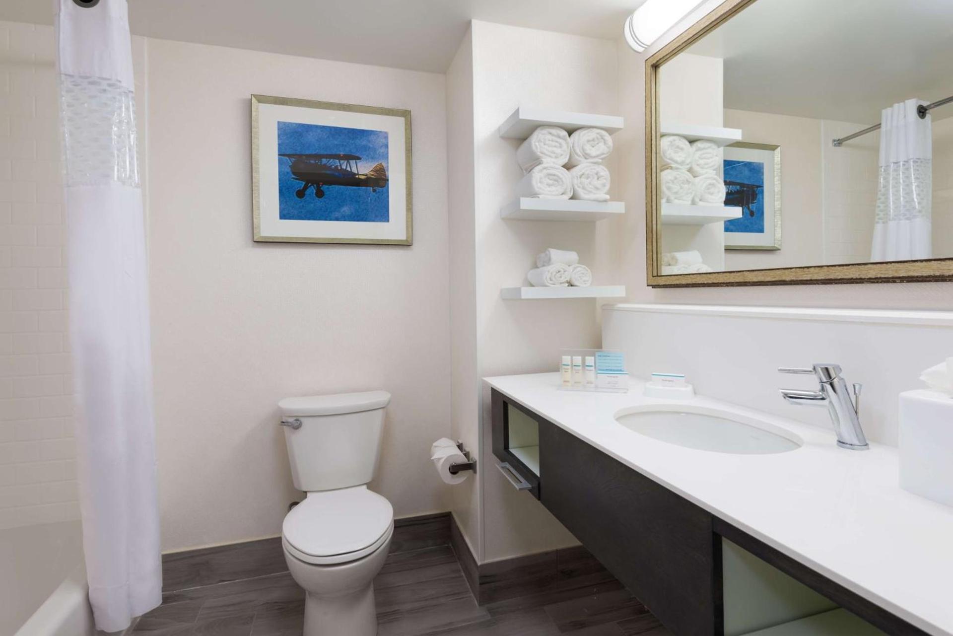 Hampton Inn & Suites Atlanta Buckhead Place photo 33
