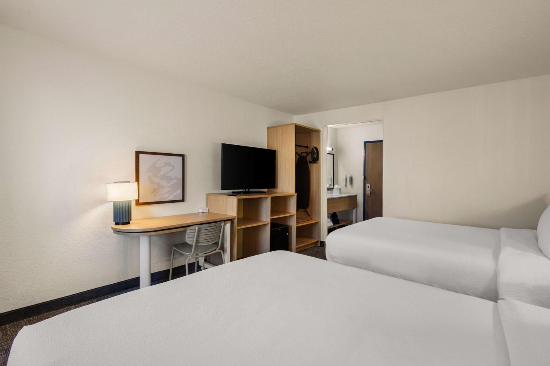Spark By Hilton Fort Wayne photo 42