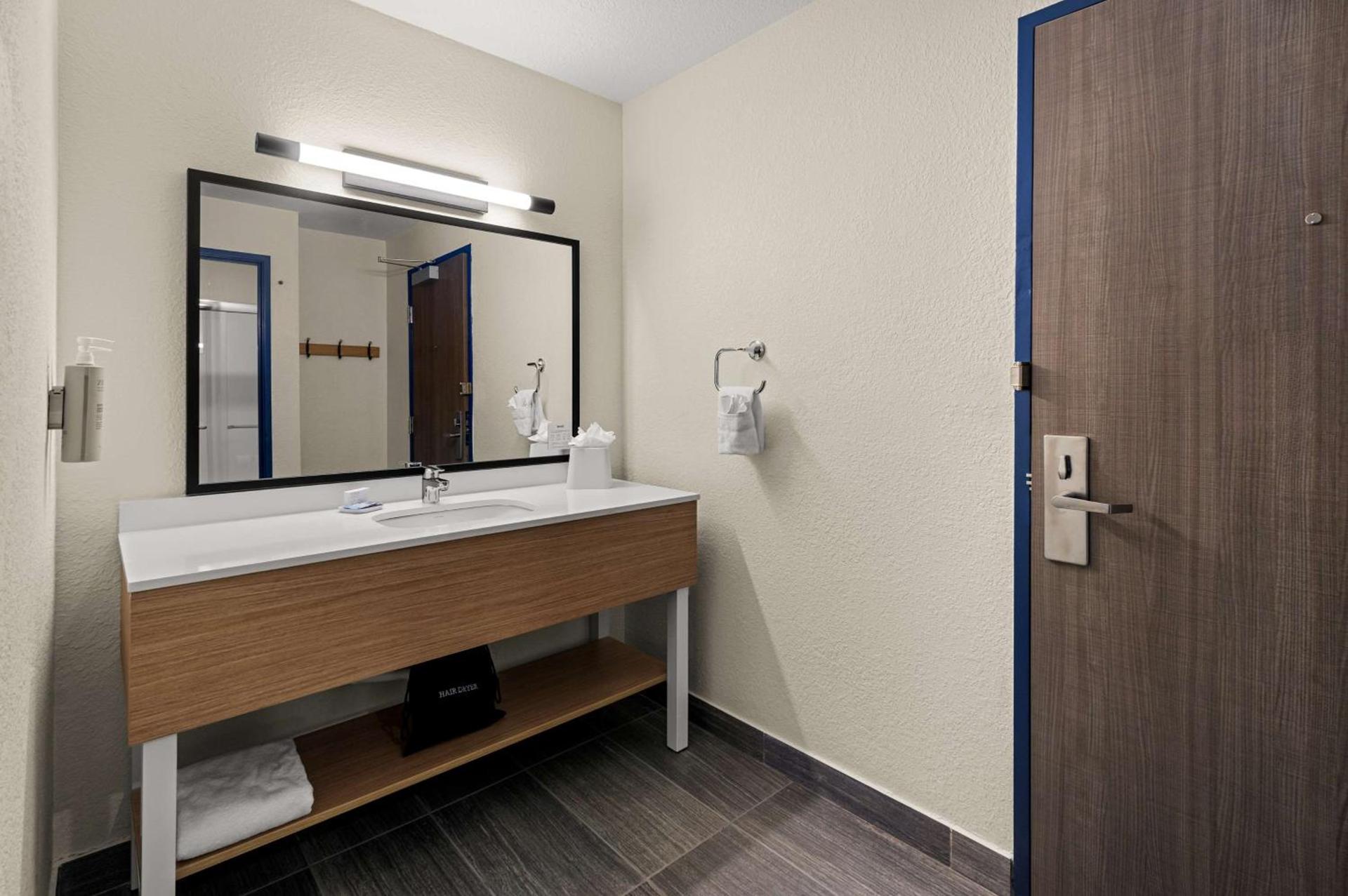 Spark By Hilton Fort Wayne photo 36