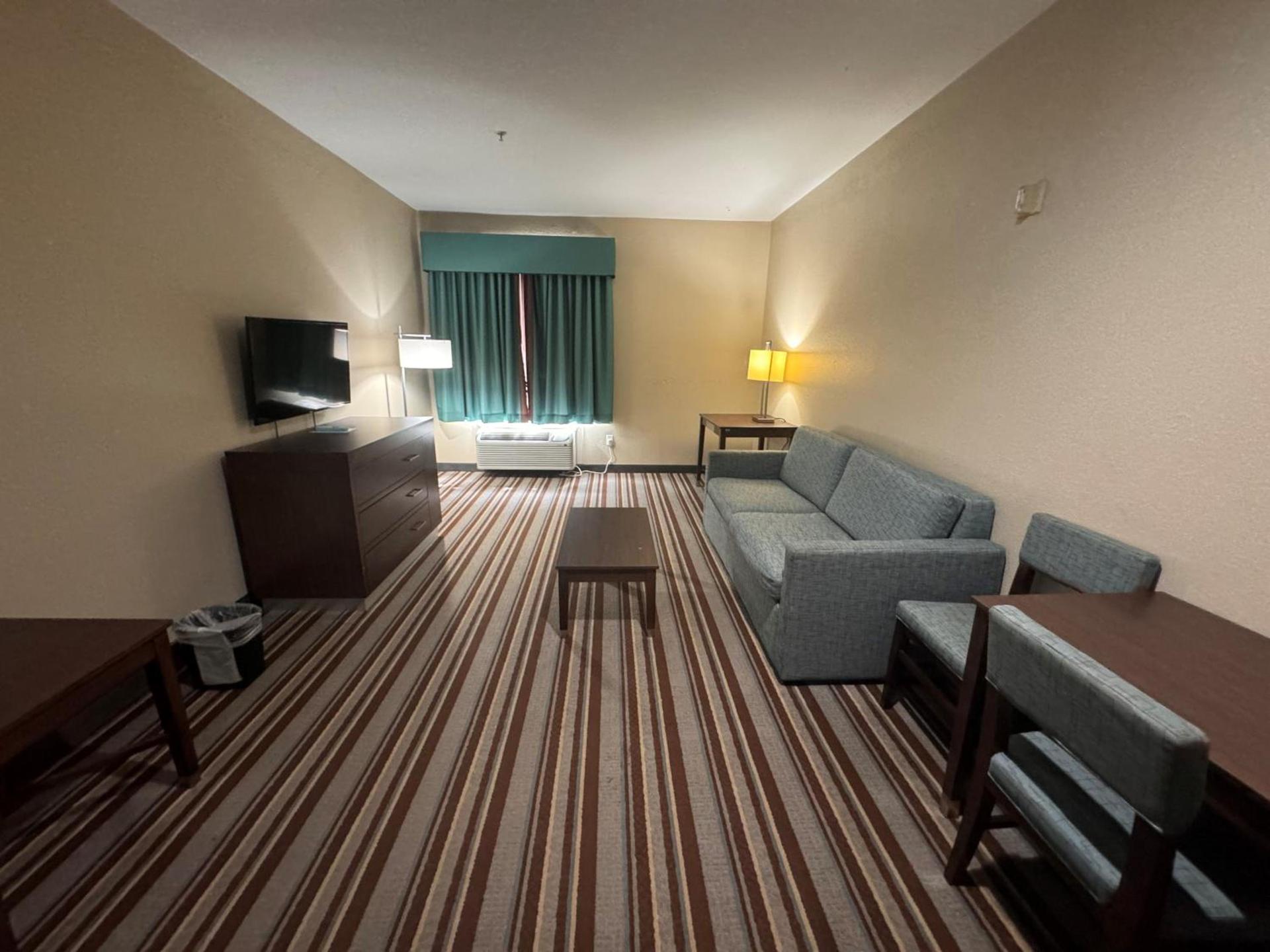 Super 8 by Wyndham Port Arthur/Nederland Area photo 38