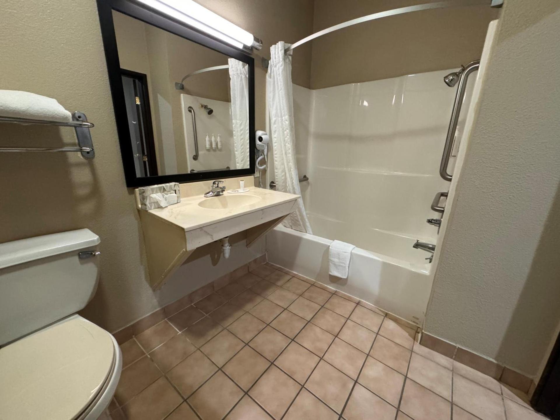 Super 8 by Wyndham Port Arthur/Nederland Area photo 39
