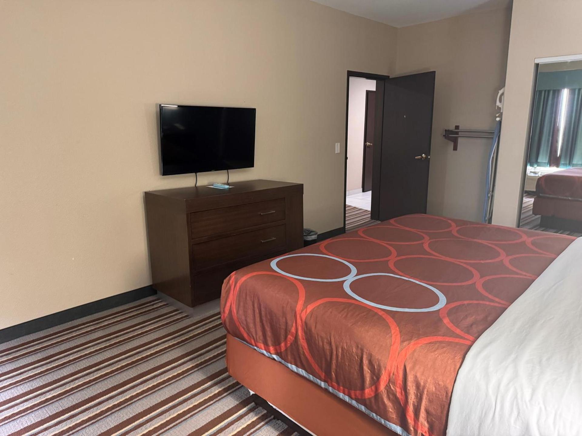 Super 8 by Wyndham Port Arthur/Nederland Area photo 40
