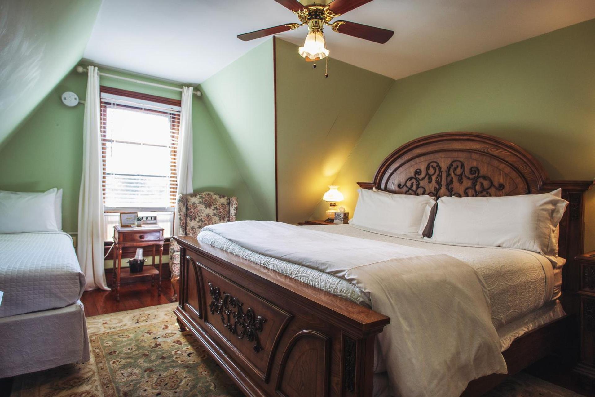 Cedar Crest Inn photo 43