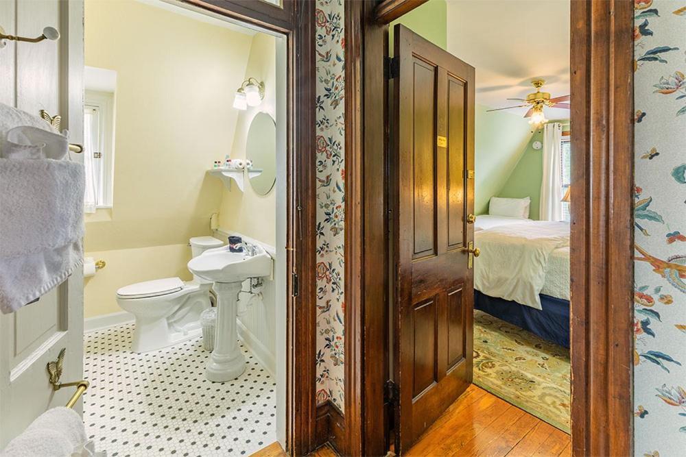 Cedar Crest Inn photo 44