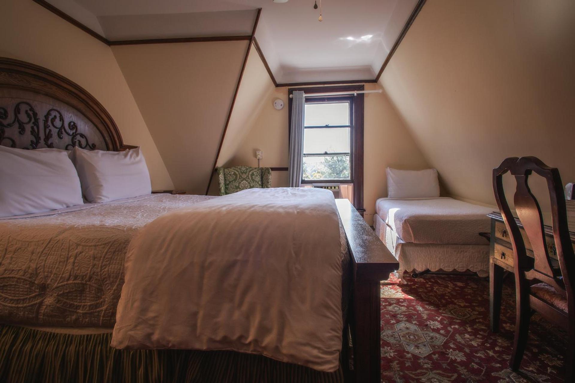 Cedar Crest Inn photo 45