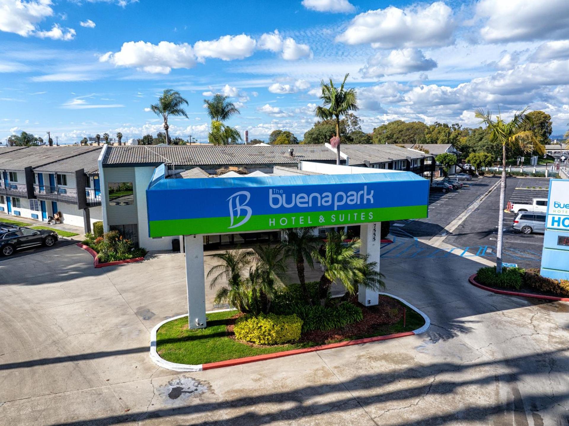 The Buena Park Hotel & Suites photo 2