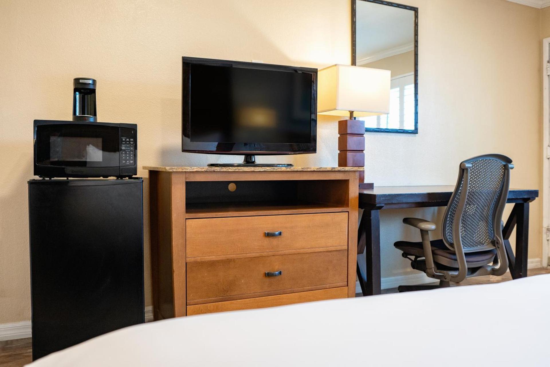 The Buena Park Hotel & Suites photo 9