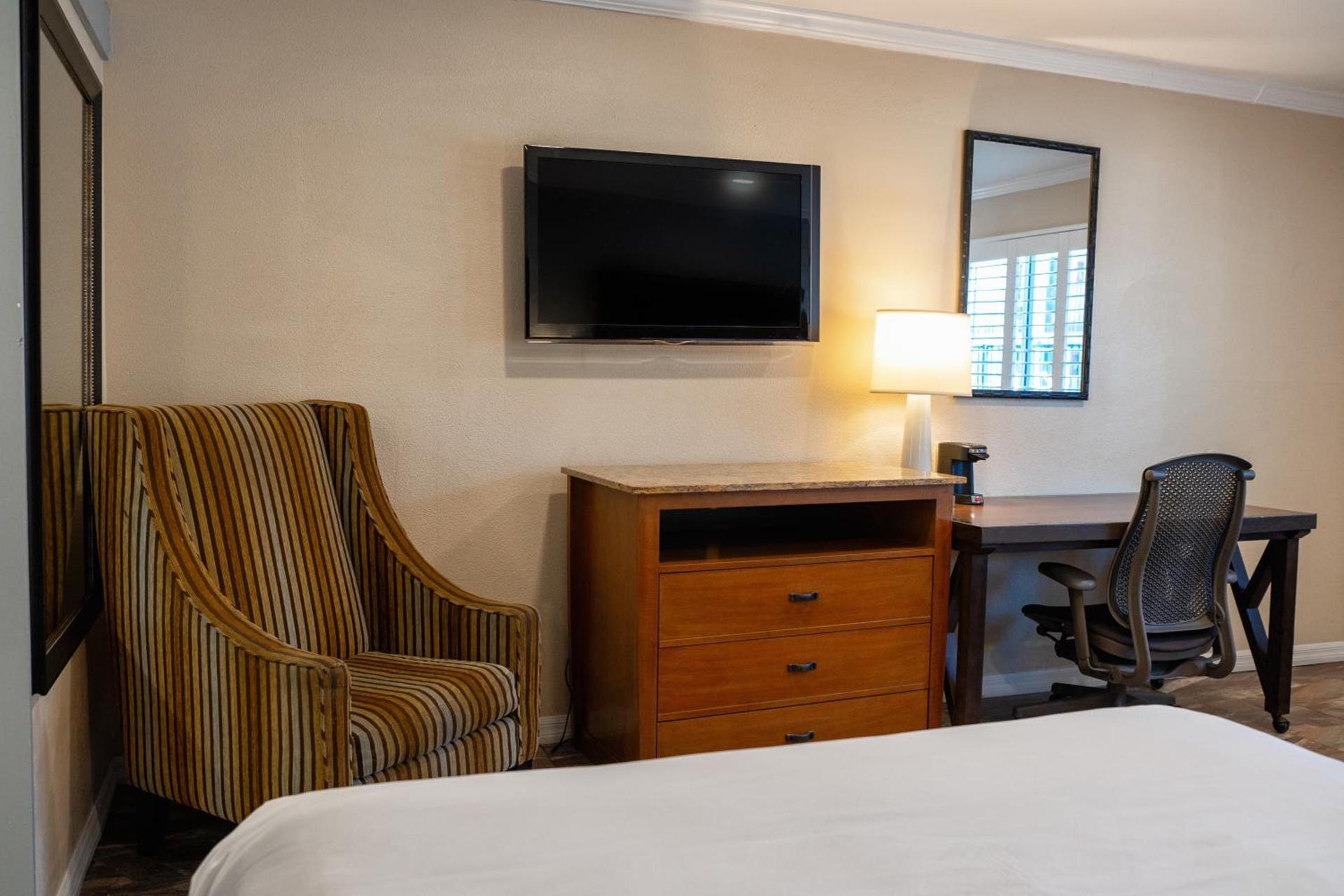 The Buena Park Hotel & Suites photo 16