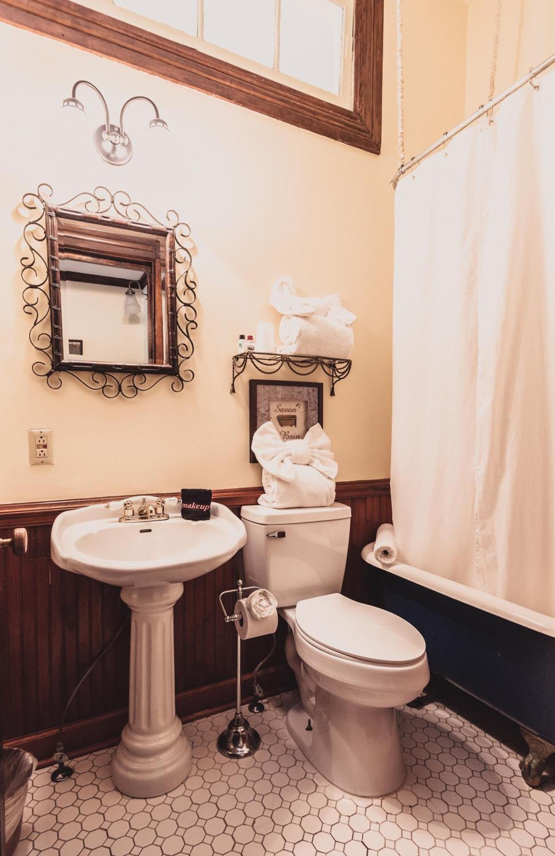 Cedar Crest Inn photo 27