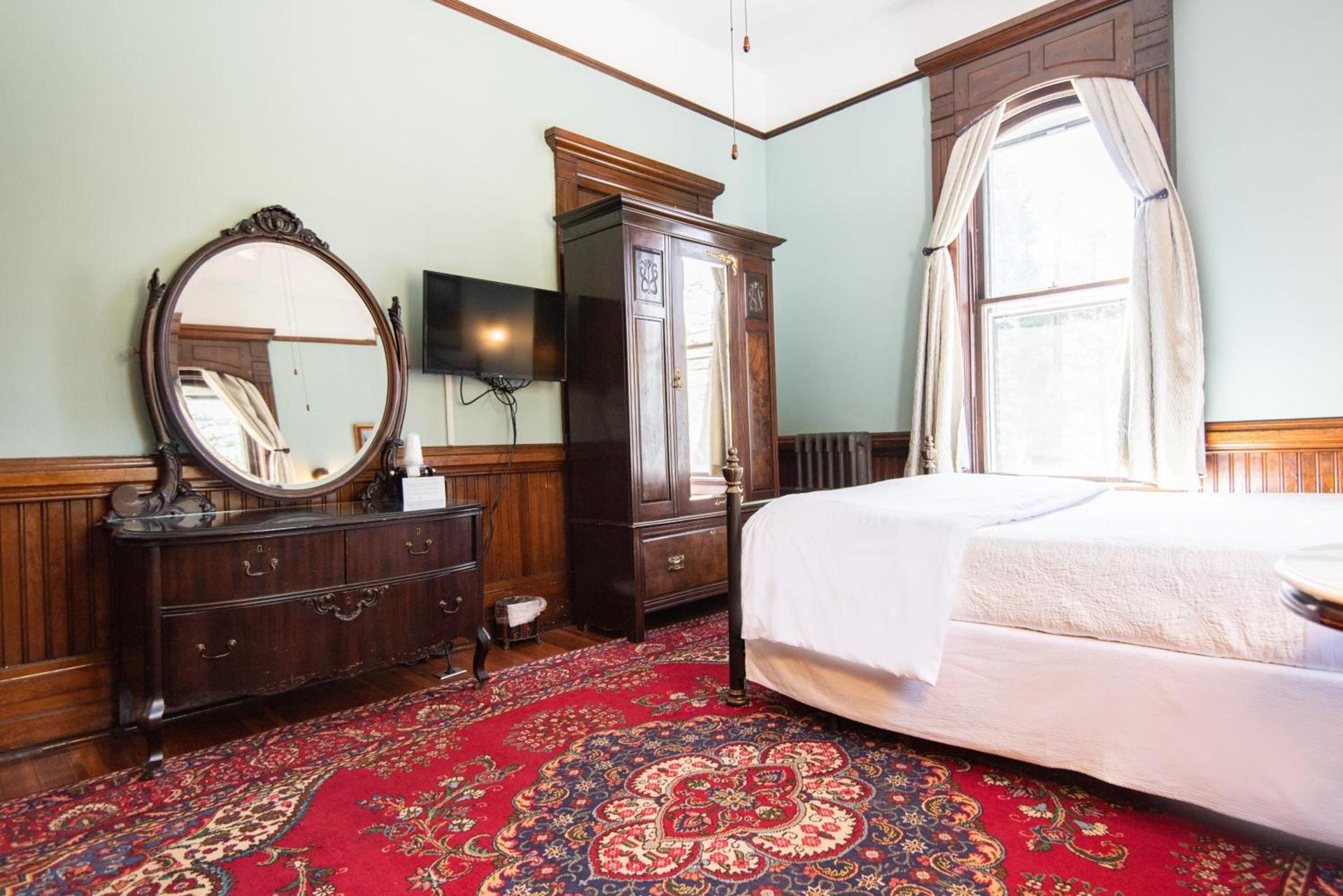 Cedar Crest Inn photo 26