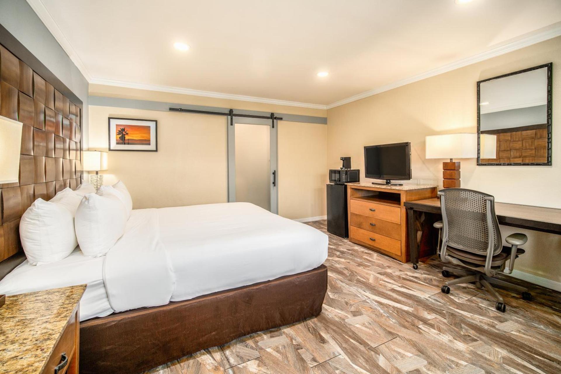 The Buena Park Hotel & Suites photo 42