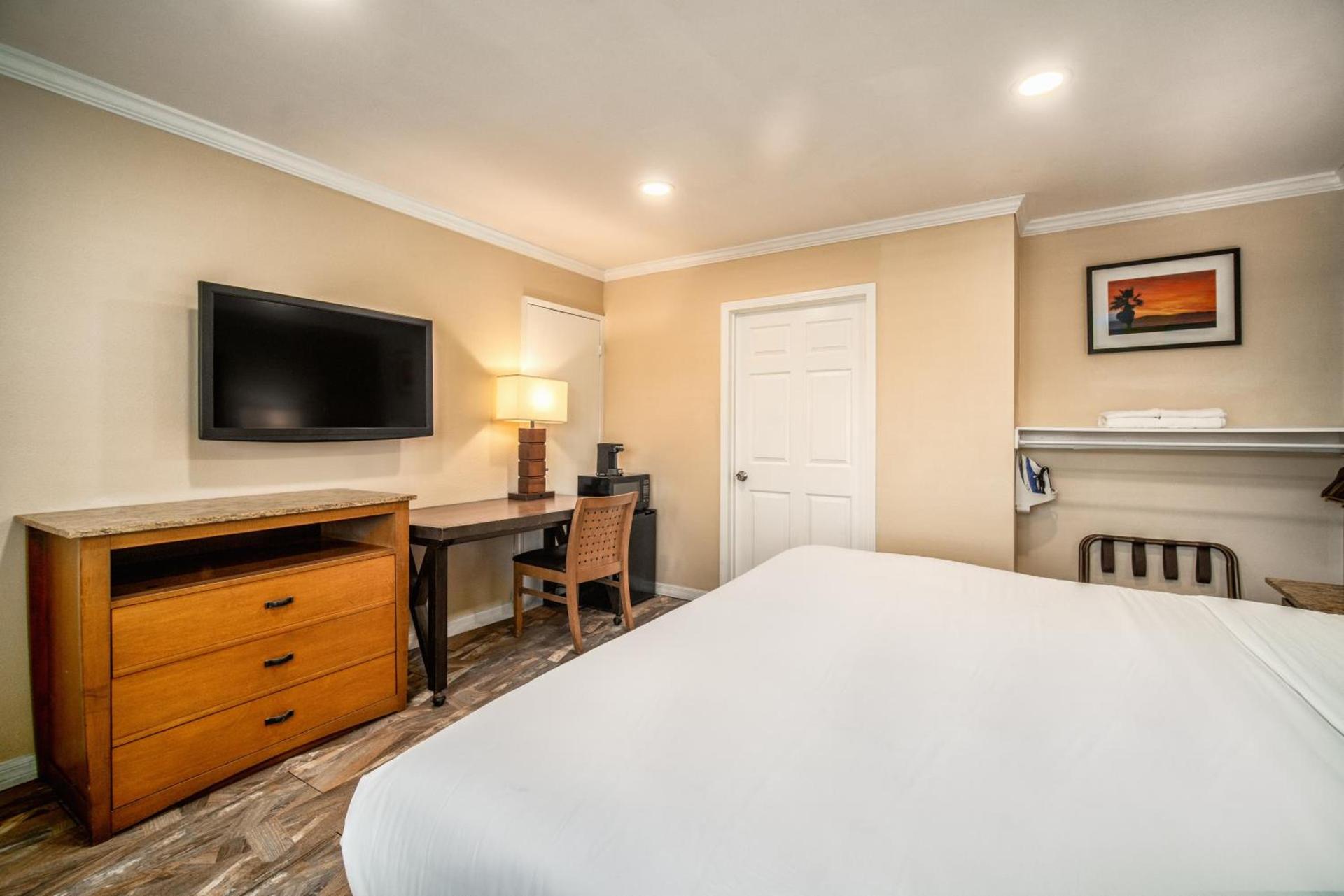 The Buena Park Hotel & Suites photo 57