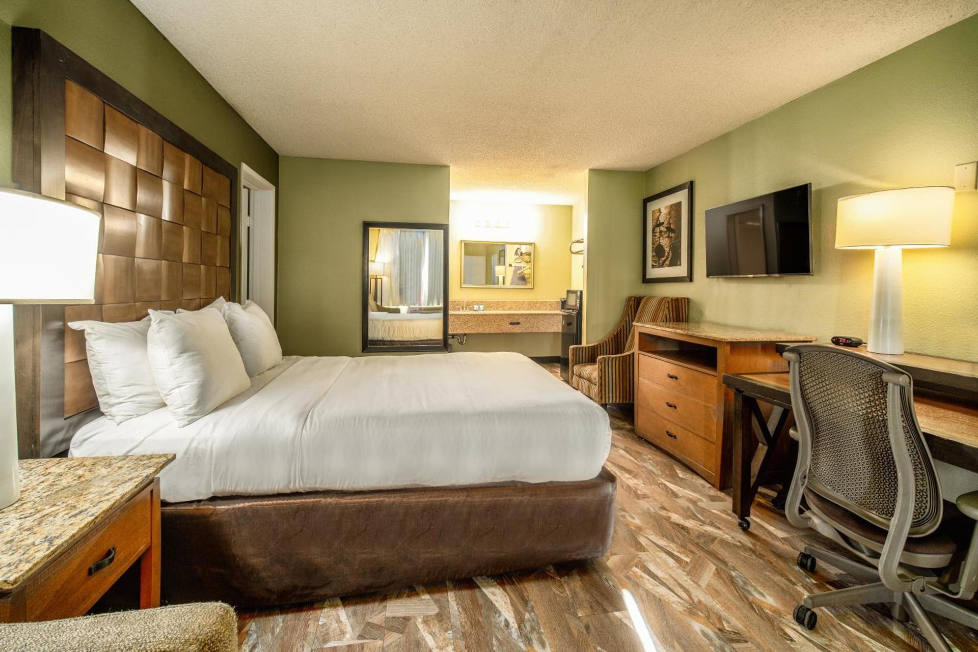 The Buena Park Hotel & Suites photo 56