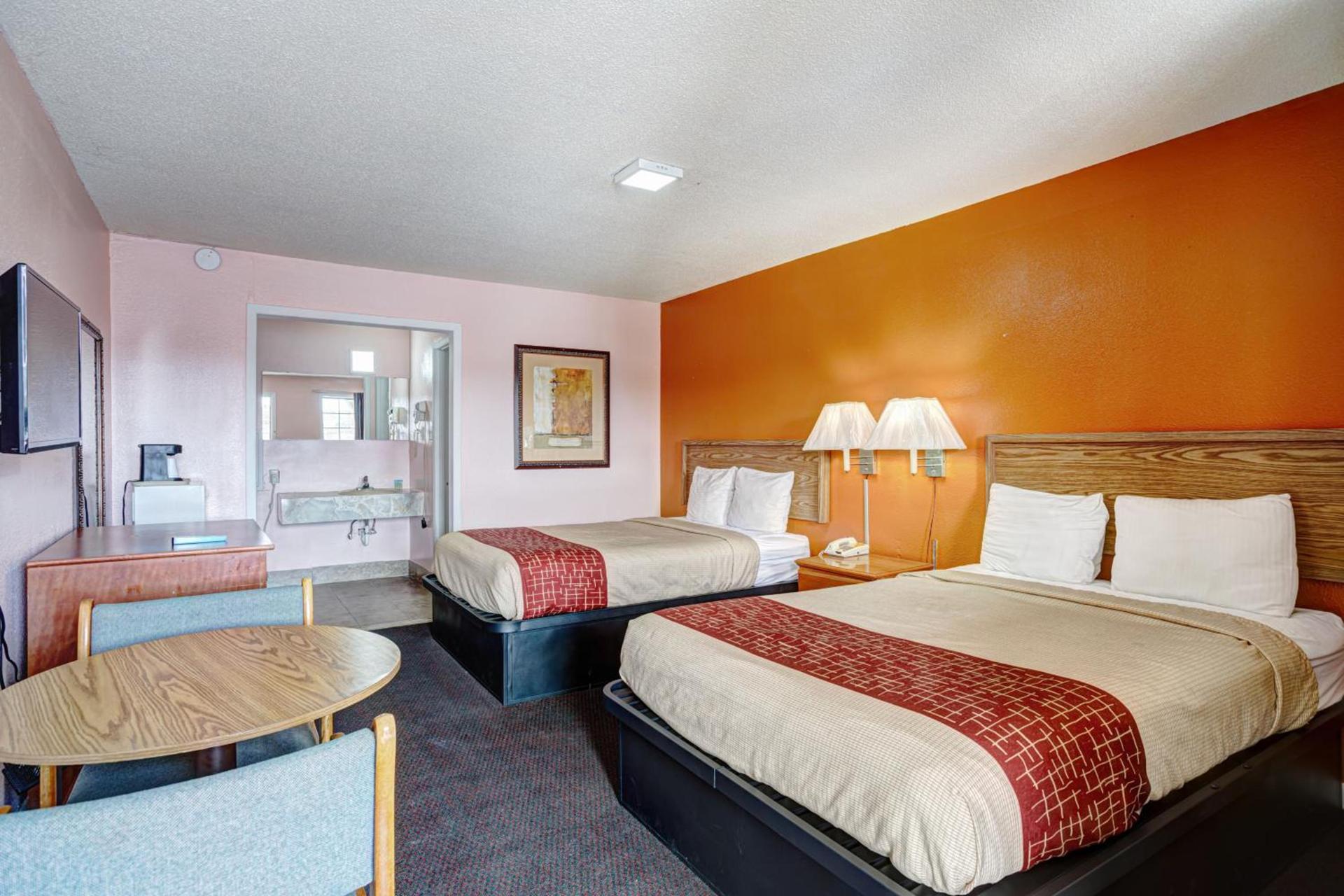 Regency Inn photo 3