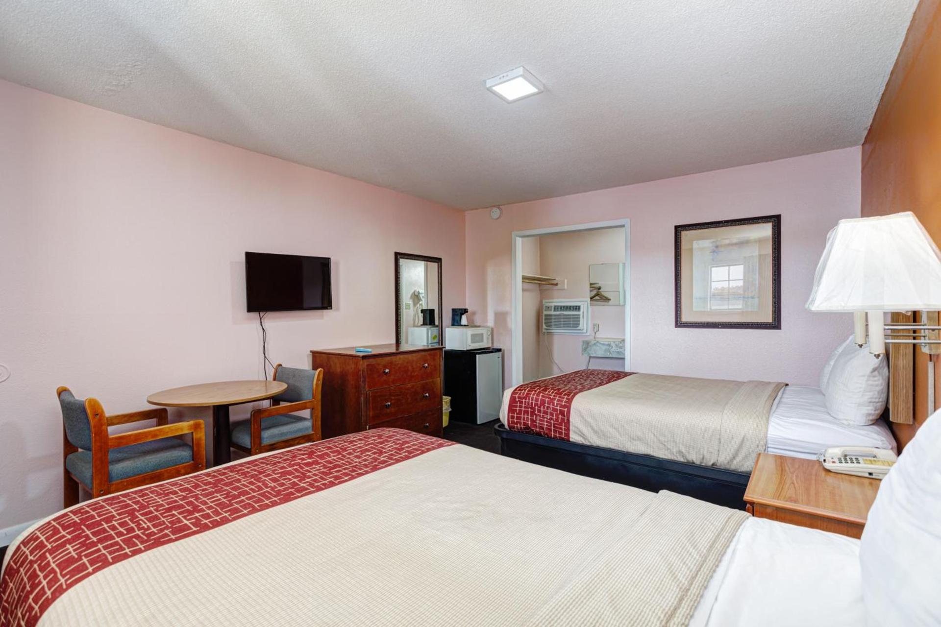 Regency Inn photo 4