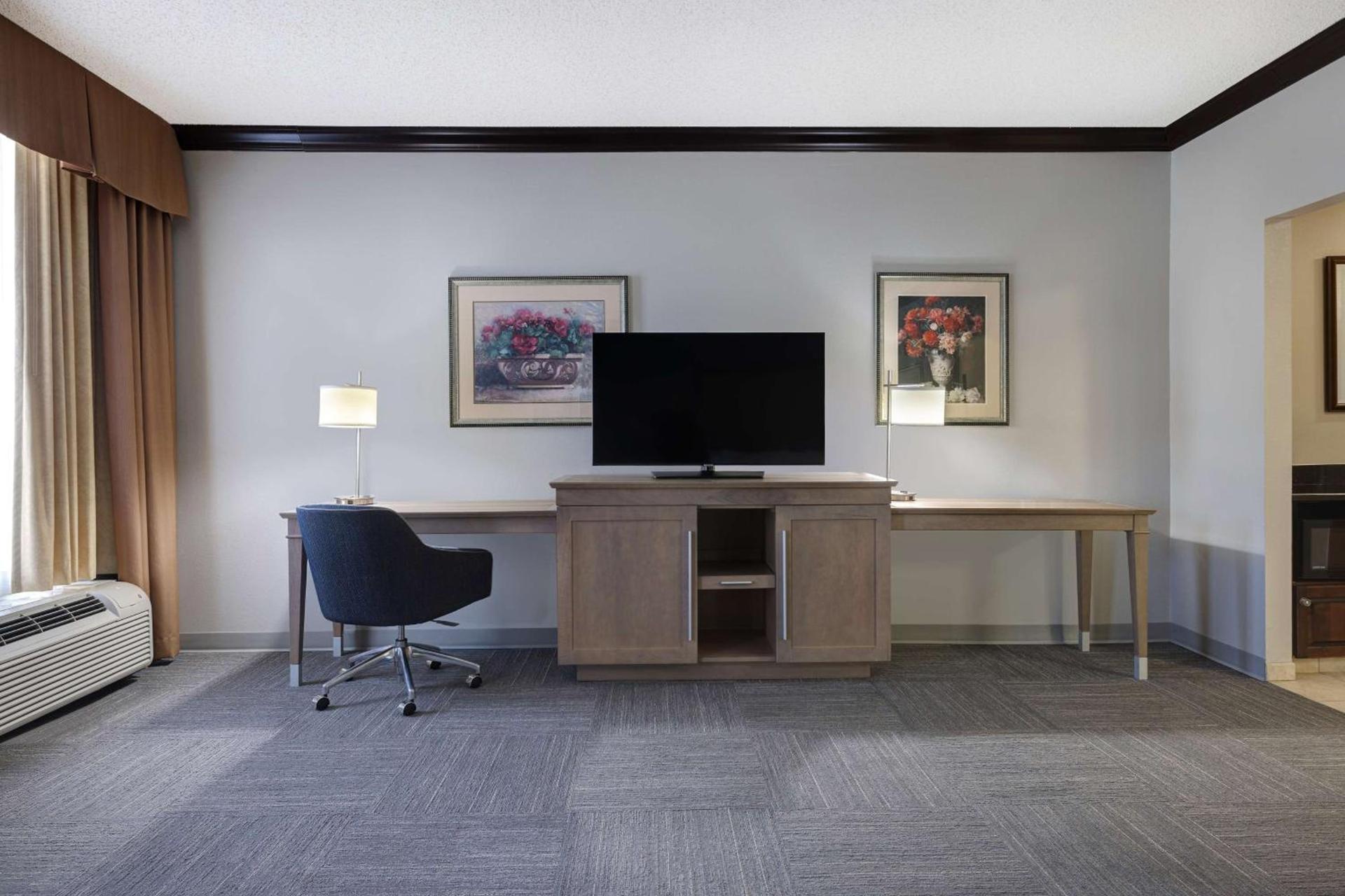 Hampton Inn Victoria photo 21