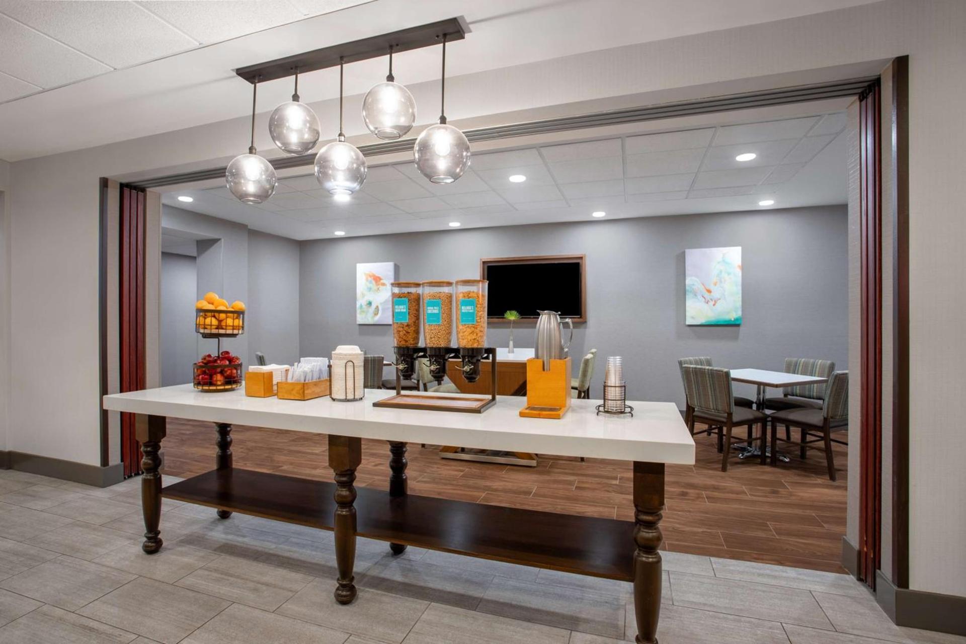 Hampton Inn Iowa City/Coralville photo 16