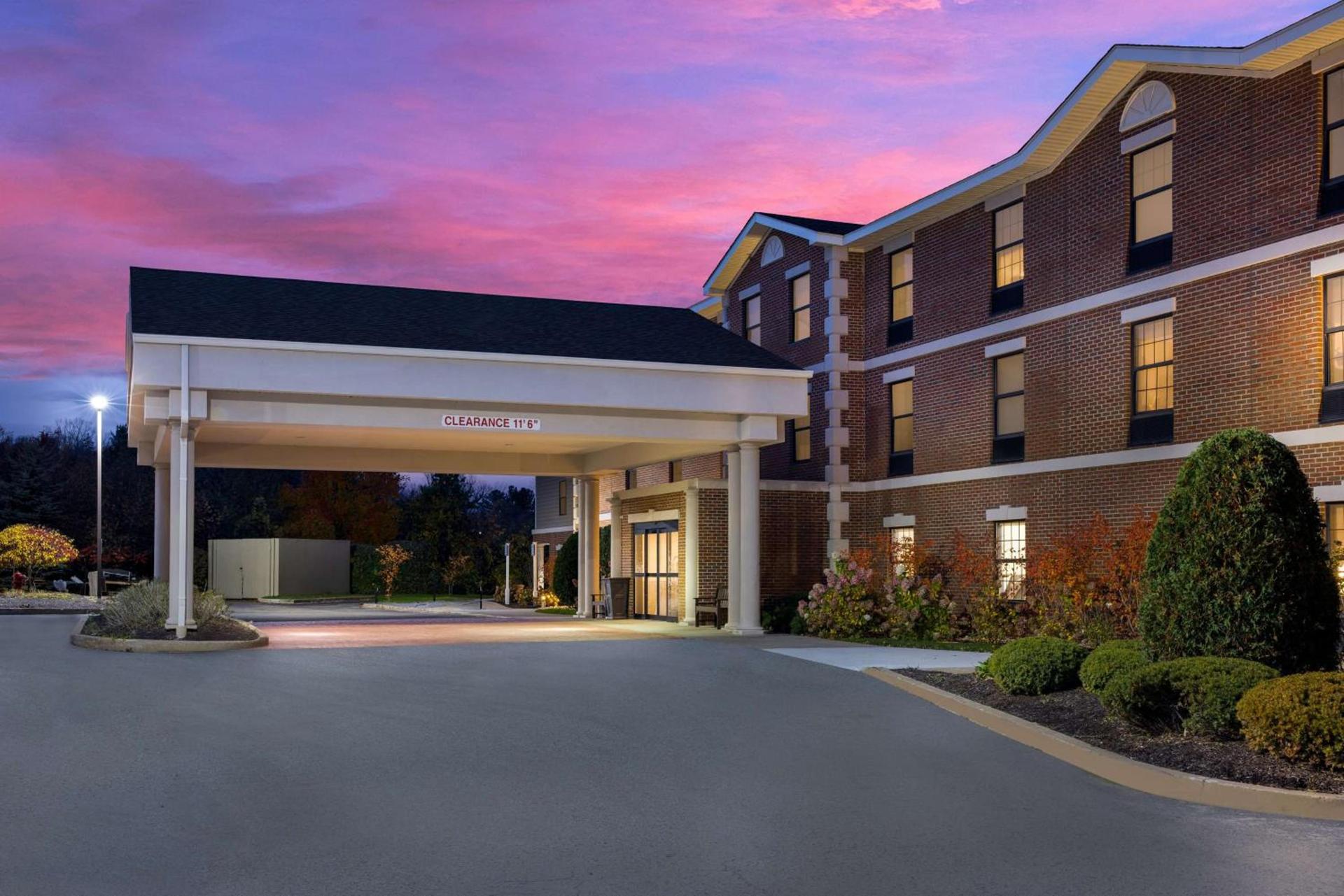 Hampton Inn & Suites Petoskey photo 5