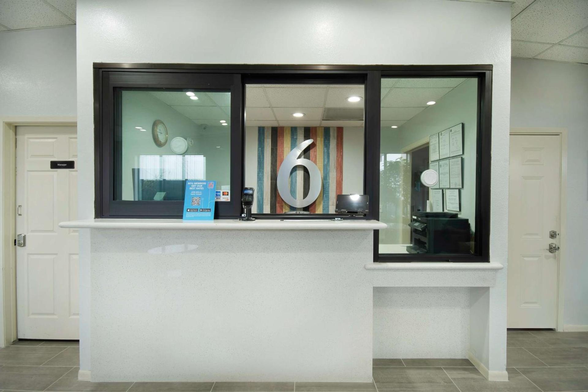 Motel 6 Houston, TX - I-10 West photo 4