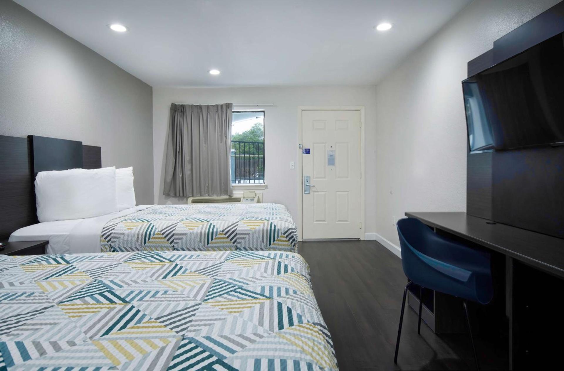 Motel 6 Houston, TX - I-10 West photo 13