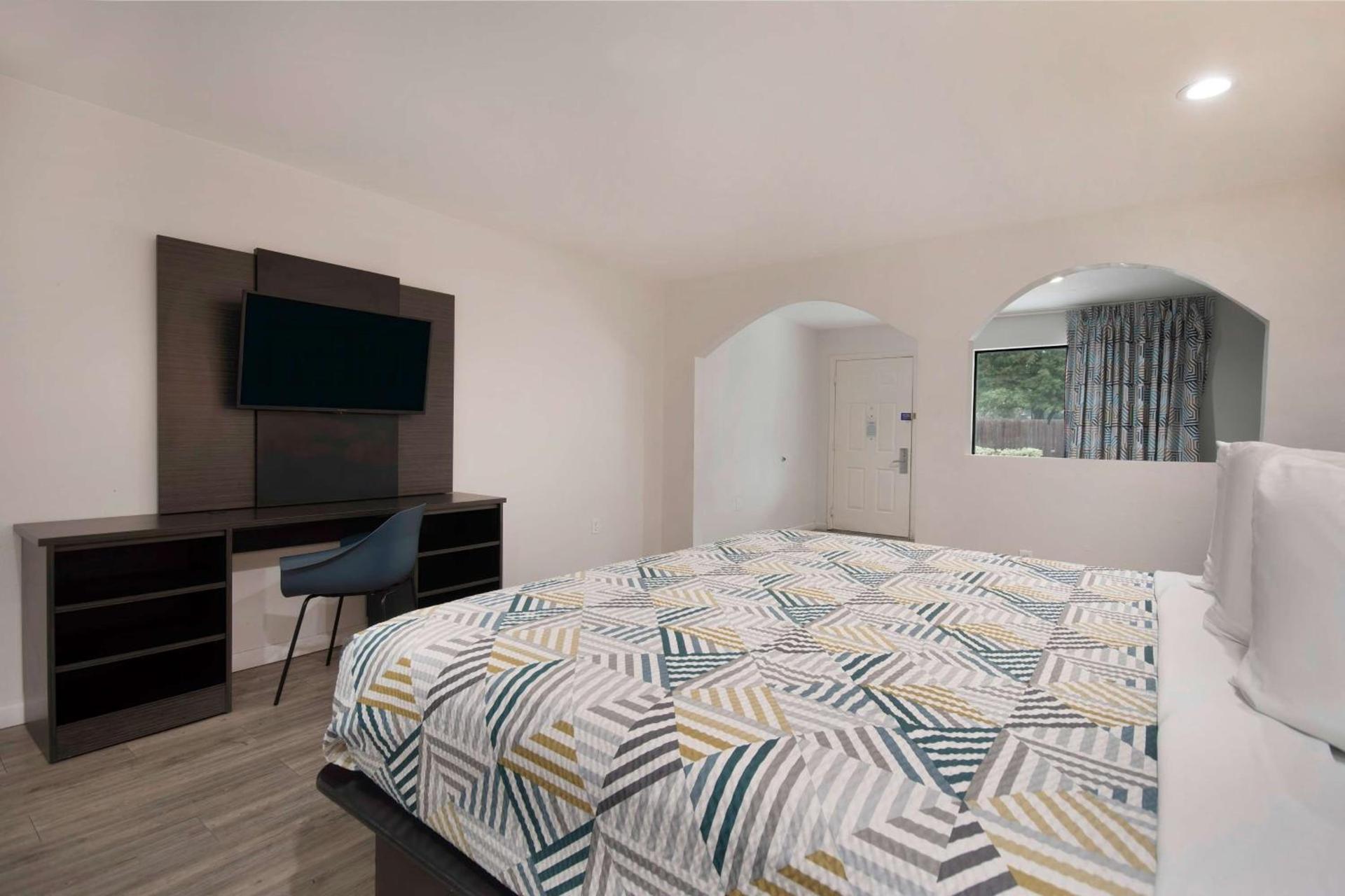 Motel 6 Houston, TX - I-10 West photo 21