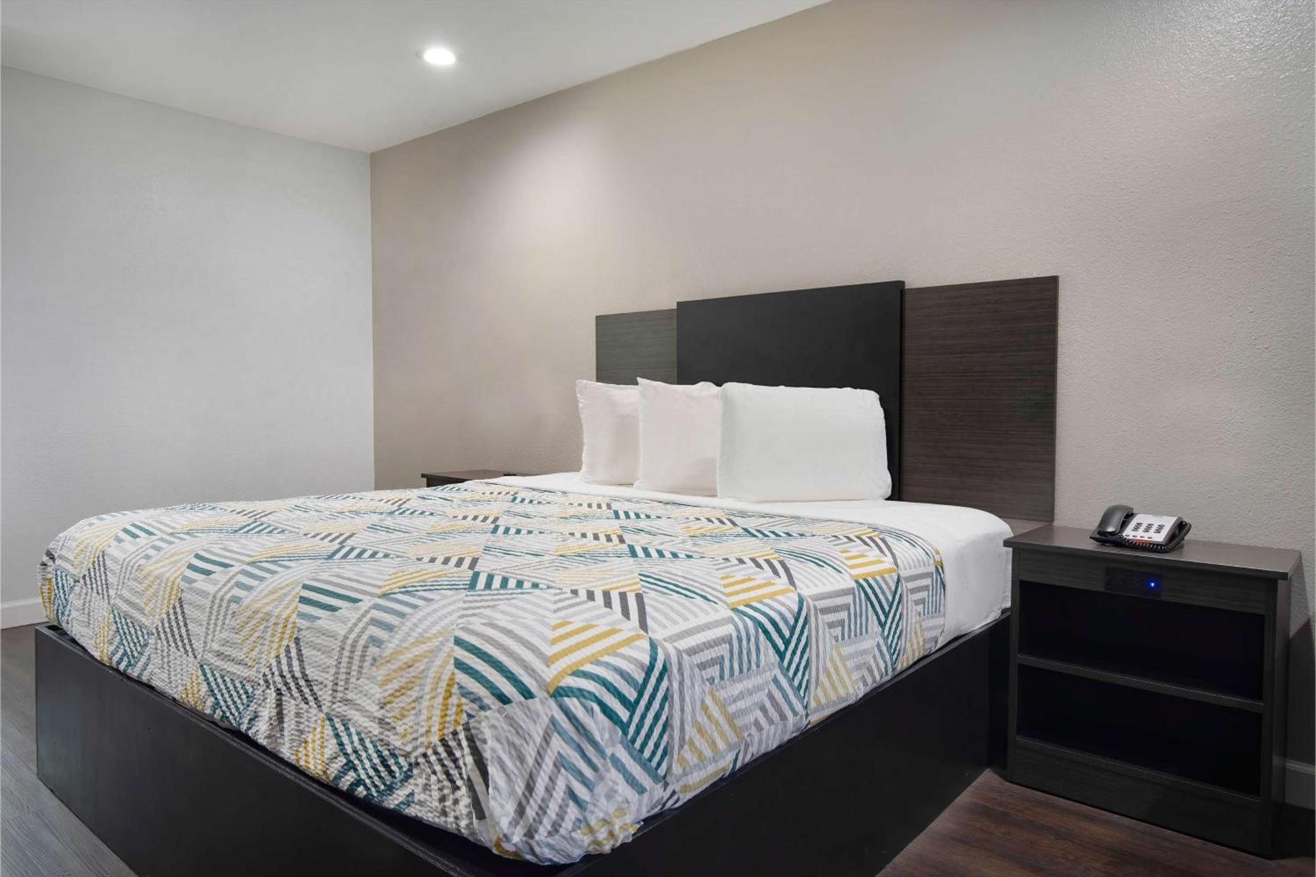Motel 6 Houston, TX - I-10 West photo 25
