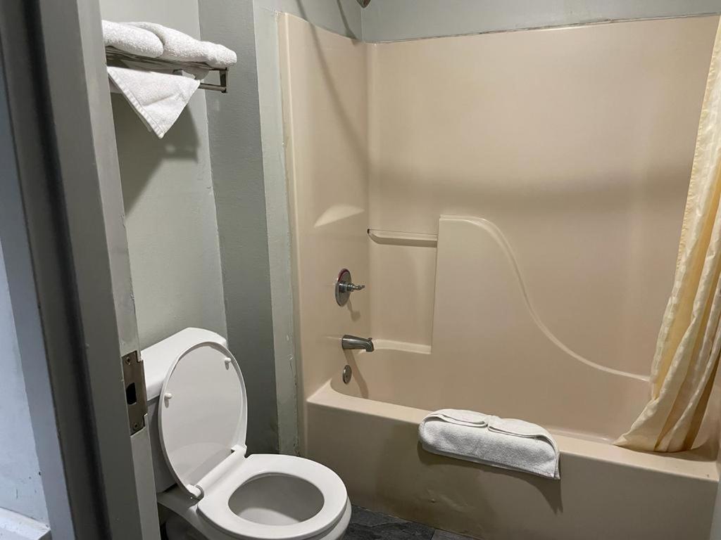 Nola Inn photo 8