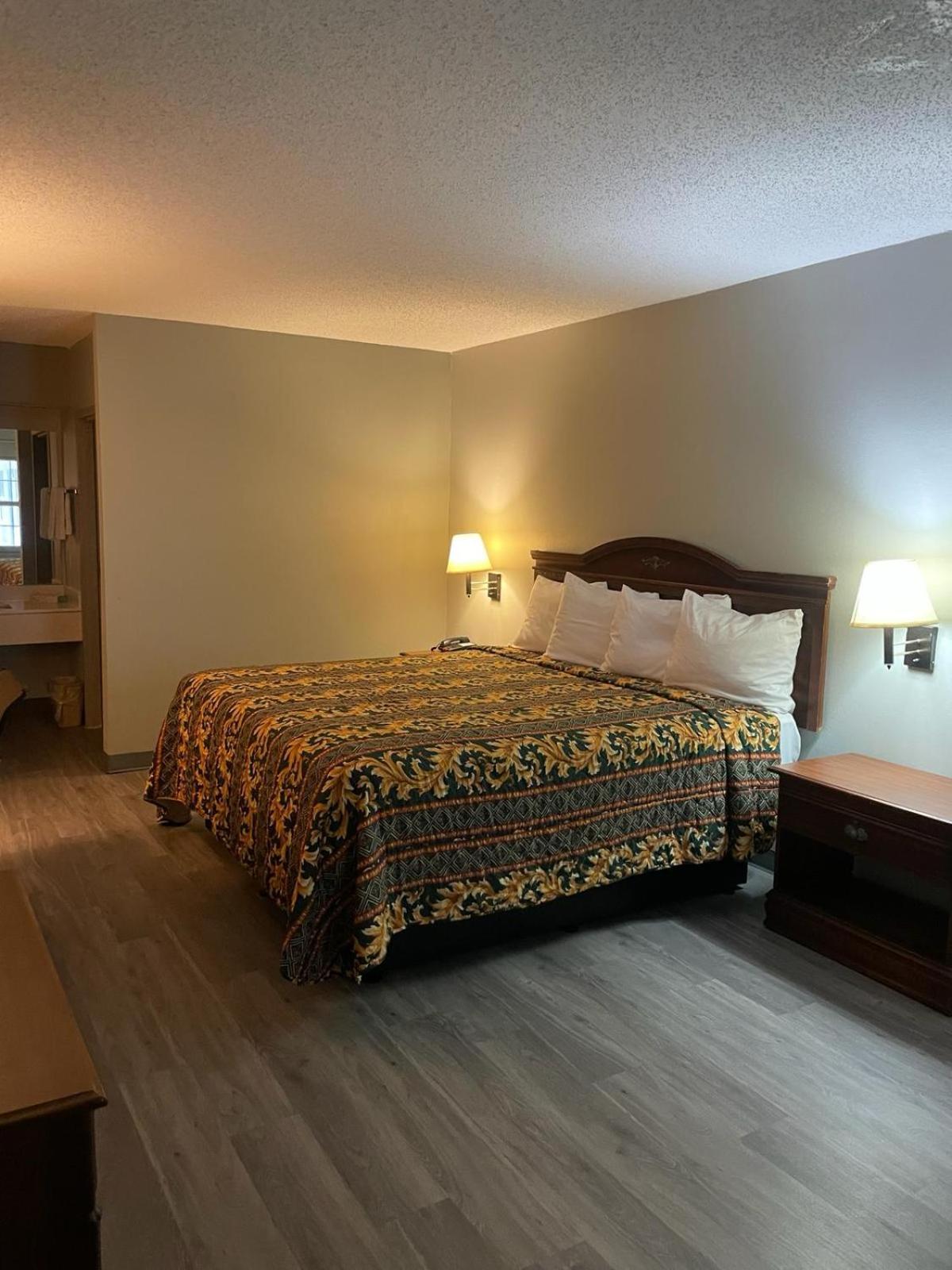Nola Inn photo 15