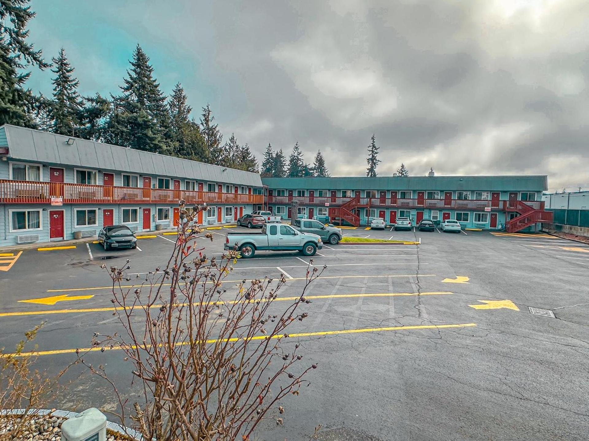 Emerald Best Motel photo 16