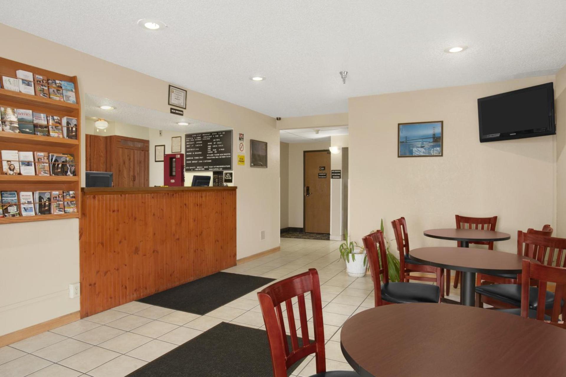 Super 8 by Wyndham Massena NY photo 21