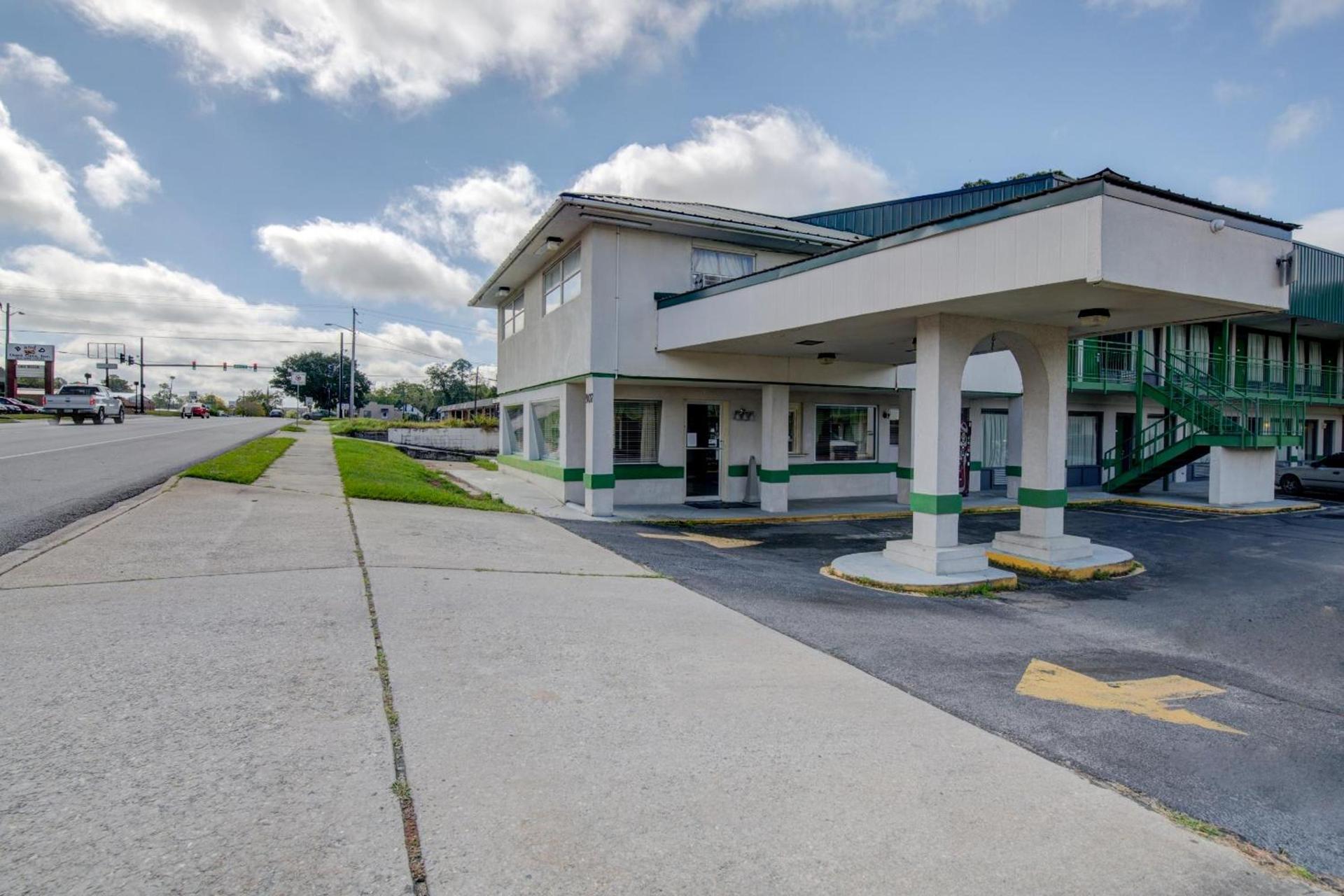 OYO Hotel Douglas GA US-441 photo 2