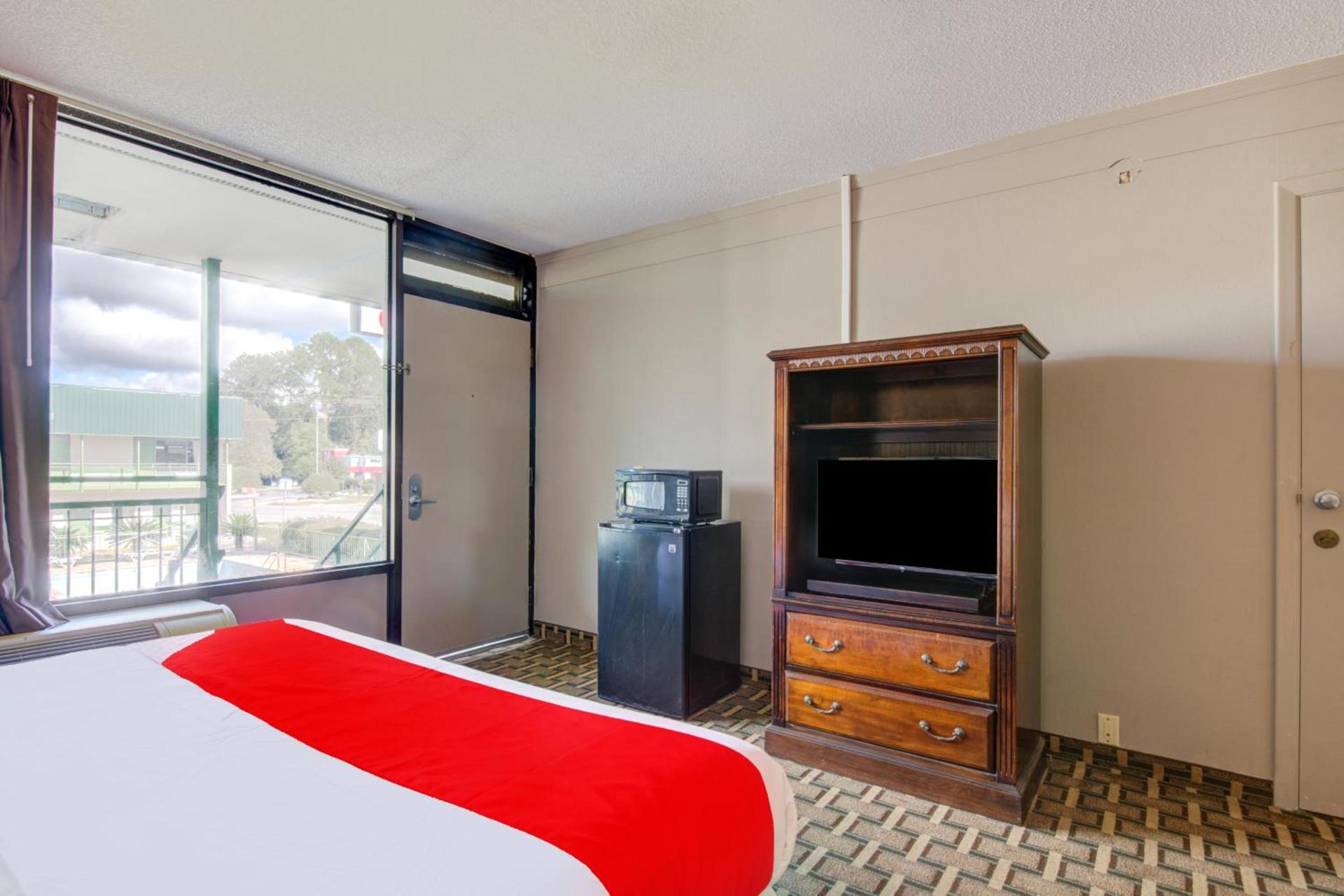 OYO Hotel Douglas GA US-441 photo 18