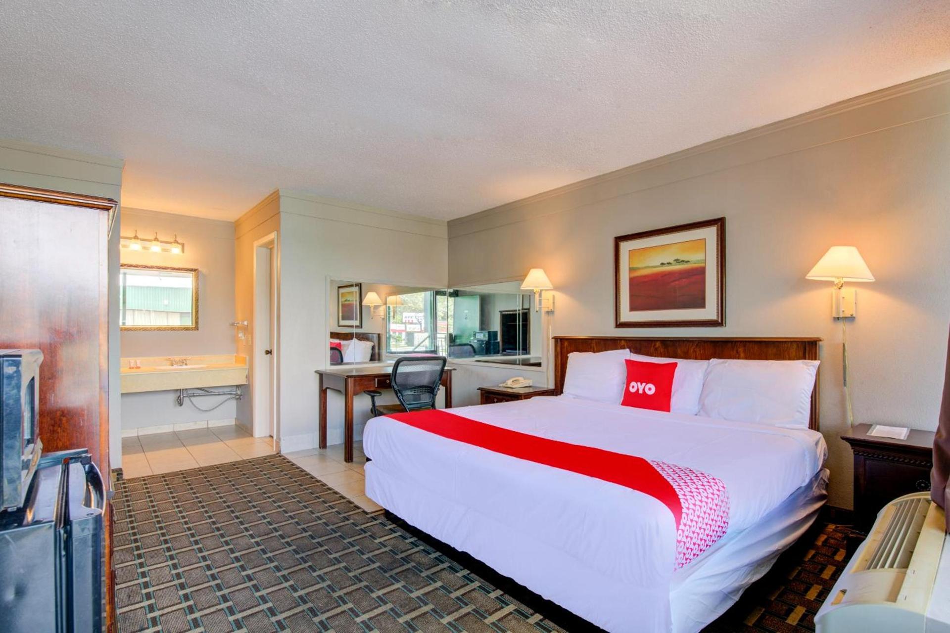 OYO Hotel Douglas GA US-441 photo 21
