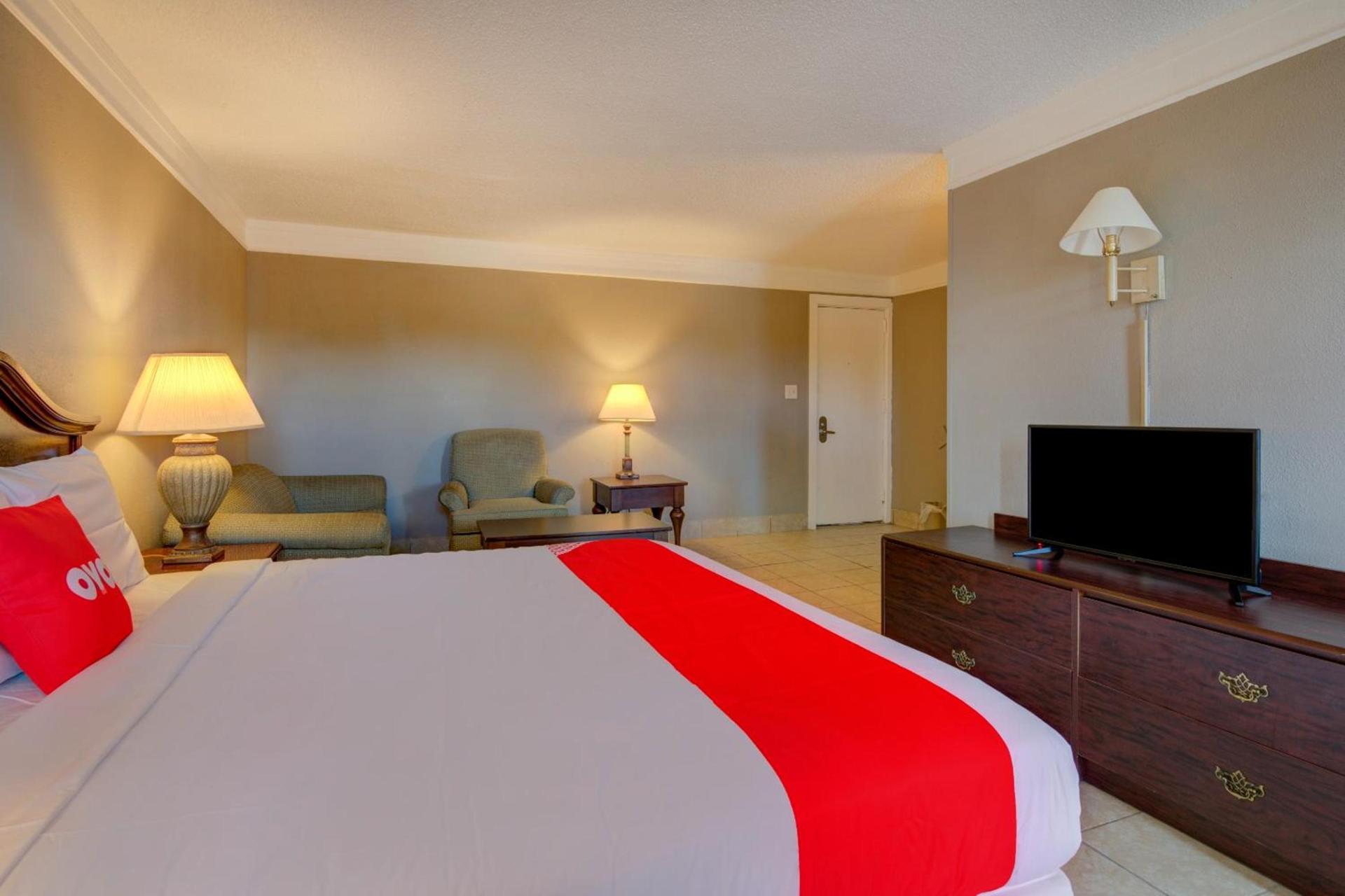 OYO Hotel Douglas GA US-441 photo 19