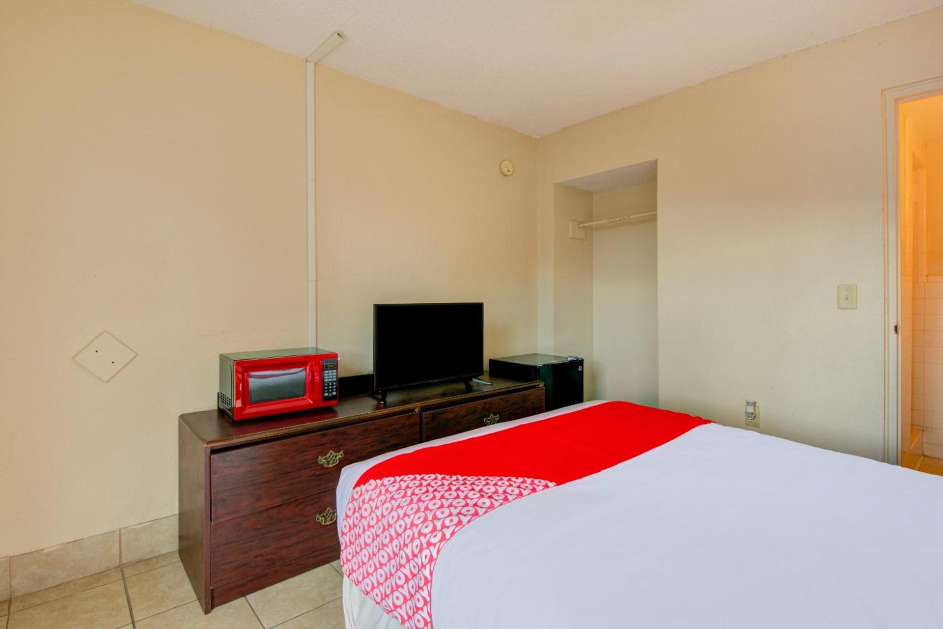 OYO Hotel Douglas GA US-441 photo 28