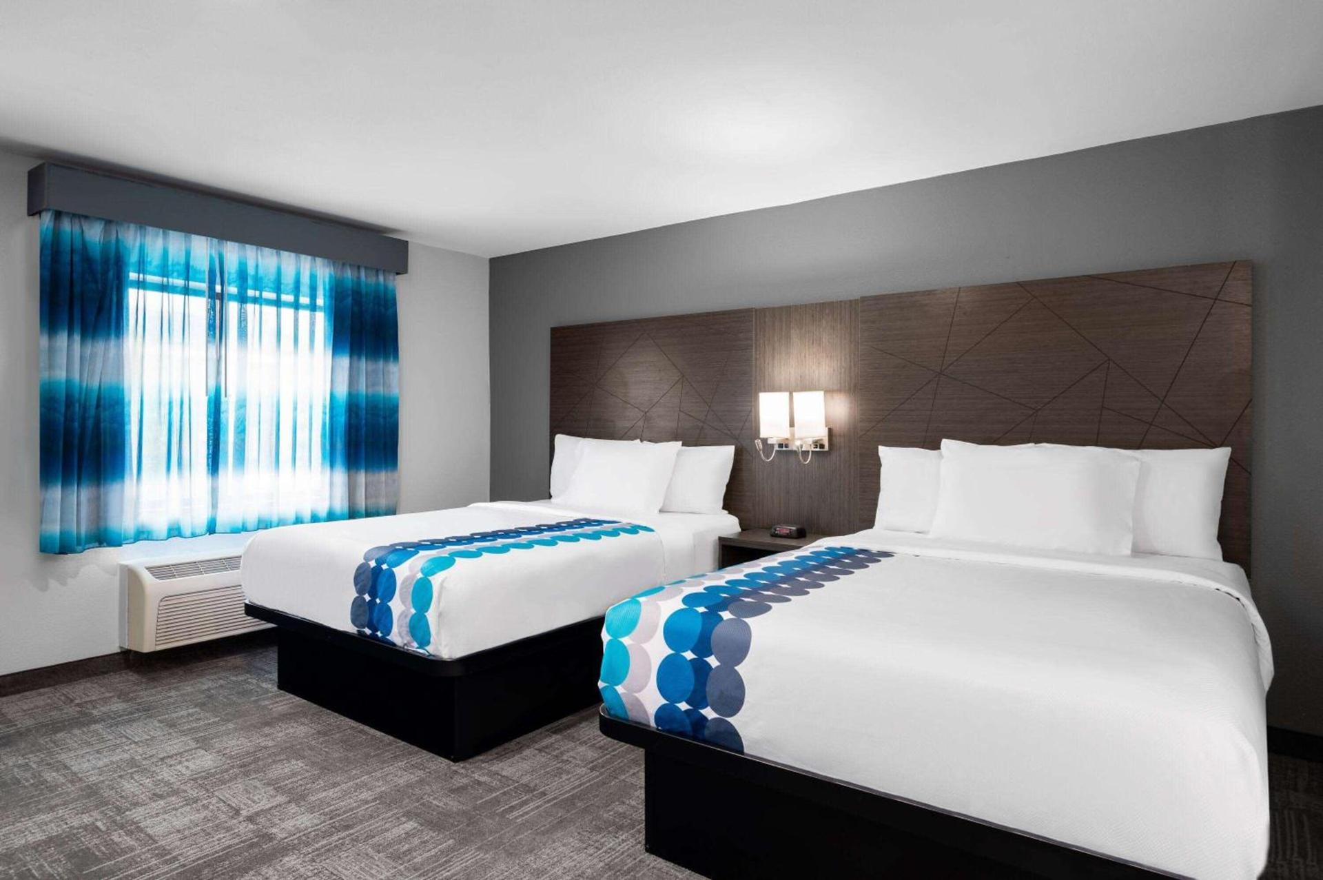 La Quinta Inn by Wyndham Indianapolis Airport Executive Dr photo 12